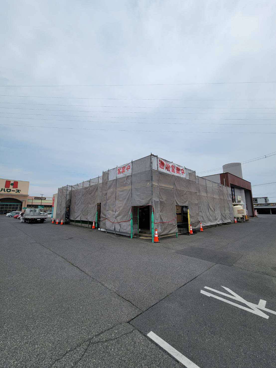 ファミリーレストランの足場組立の画像